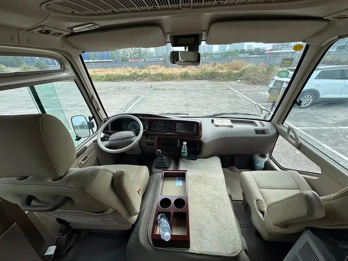 2013 Toyota Coaster 2.7L Gasoline Premium Edition 20-Seat 3TR — миниатюра 11