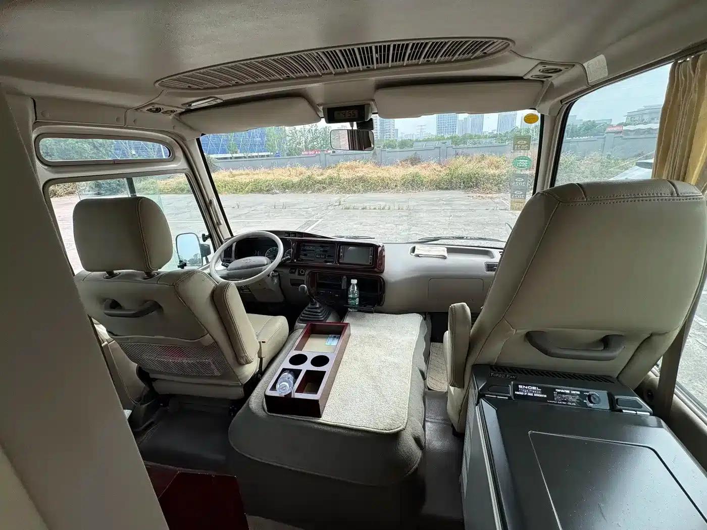 2013 Toyota Coaster 2.7L Gasoline Premium Edition 20-Seat 3TR — миниатюра 12