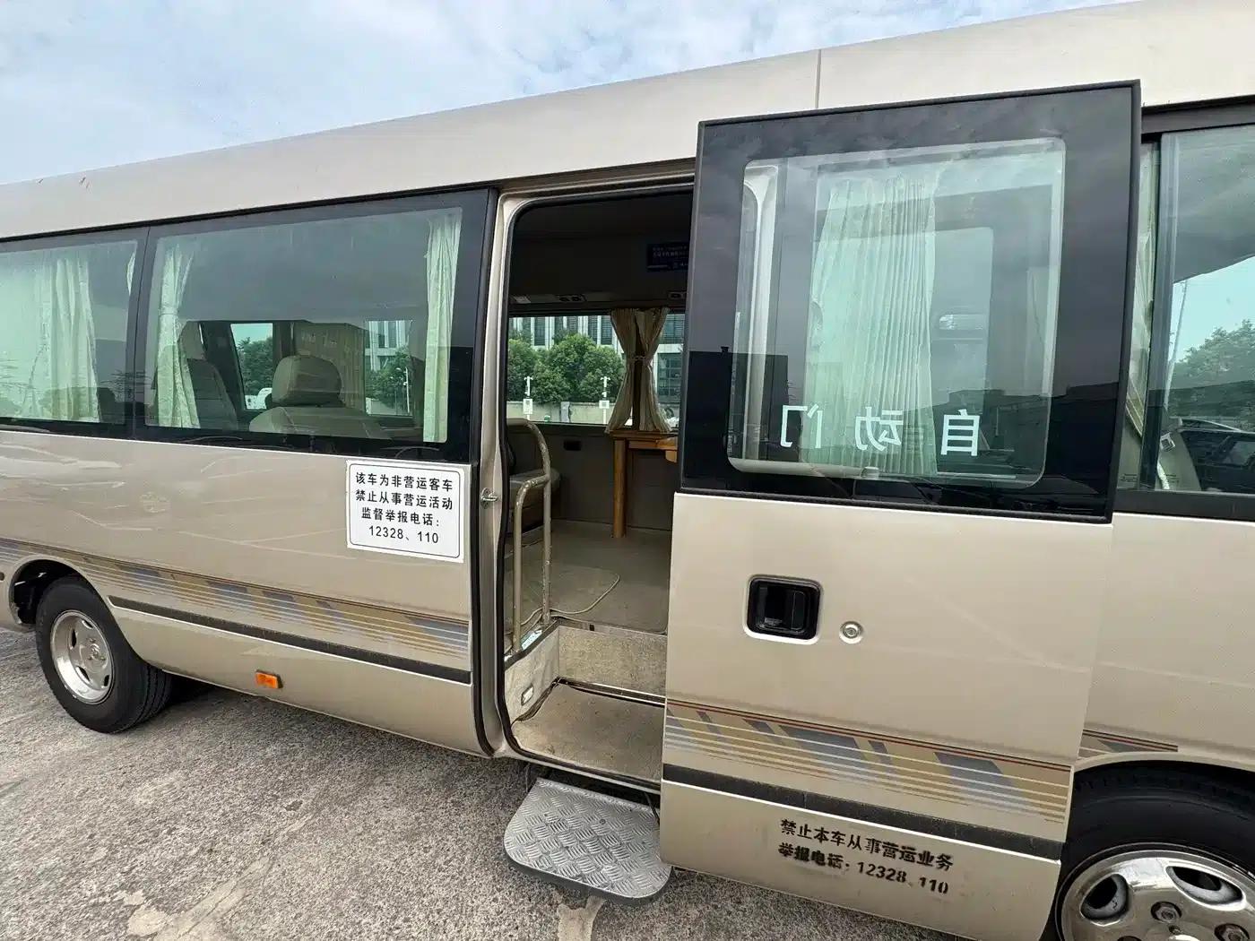 2013 Toyota Coaster 2.7L Gasoline Premium Edition 20-Seat 3TR — миниатюра 19