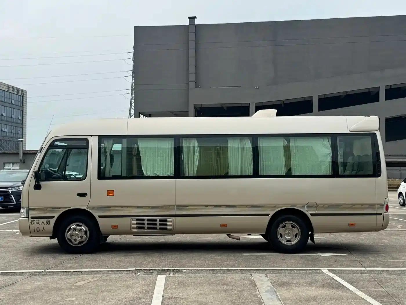 2013 Toyota Coaster 2.7L Gasoline Premium Edition 20-Seat 3TR — миниатюра 6