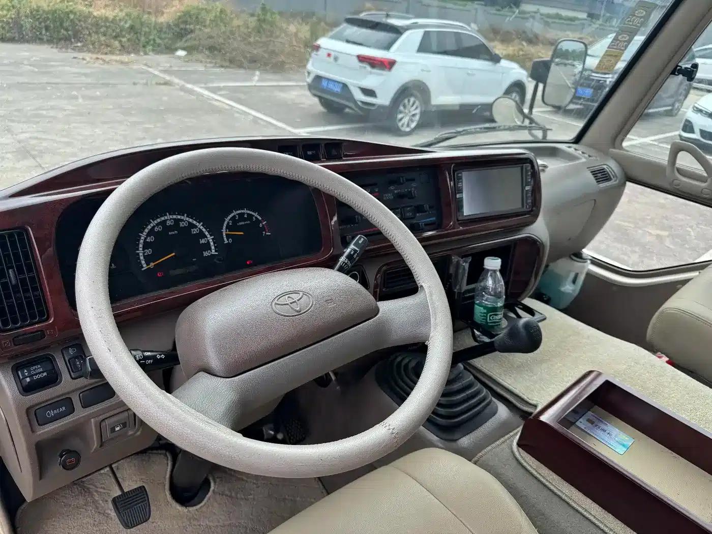 2013 Toyota Coaster 2.7L Gasoline Premium Edition 20-Seat 3TR — миниатюра 9