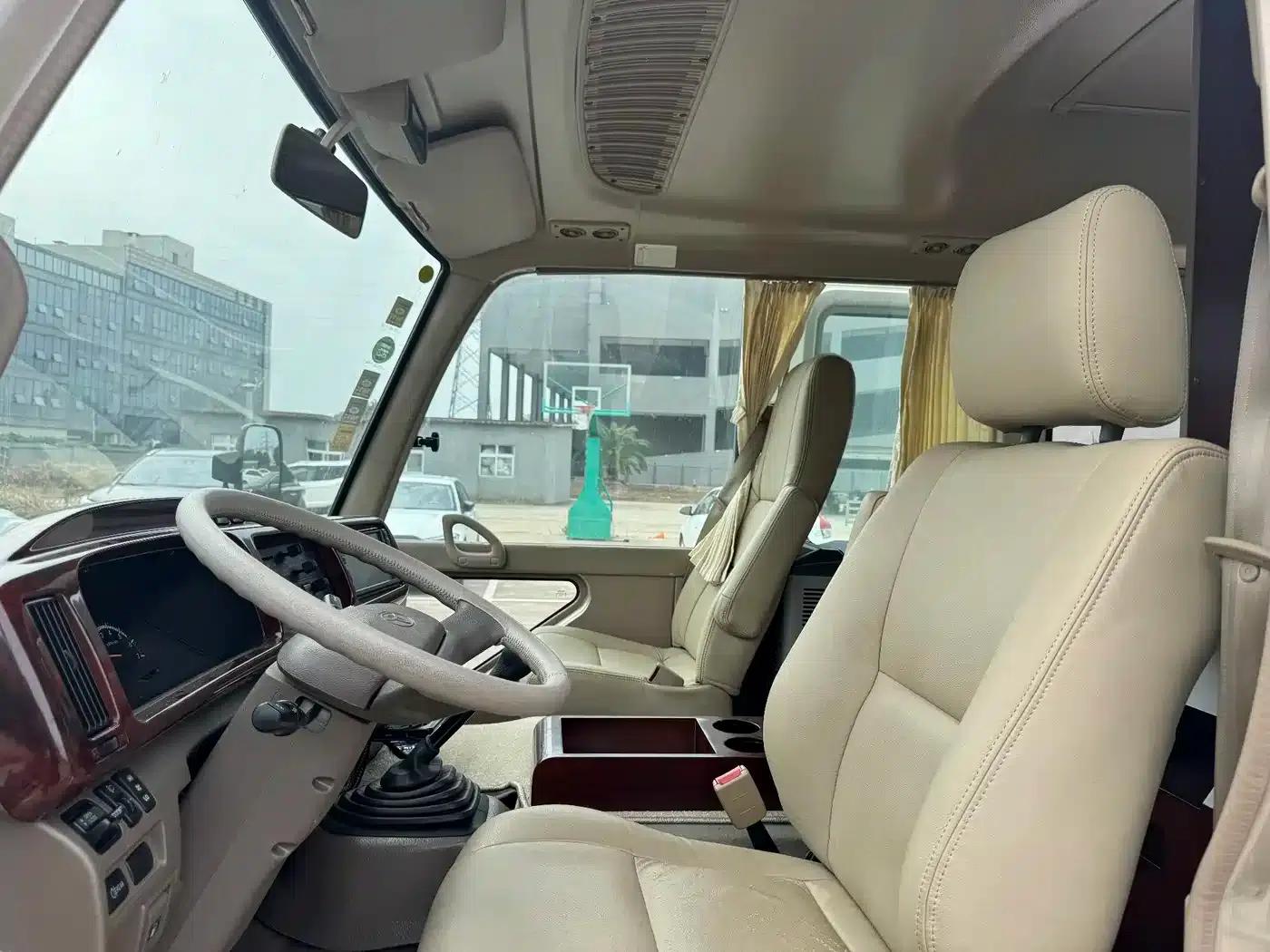 2013 Toyota Coaster 2.7L Gasoline Premium Edition 20-Seat 3TR — миниатюра 10