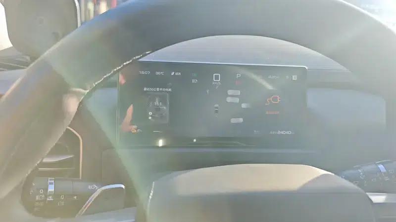 Titanium 3 2025 Model 501KM Rear-Wheel Drive Ultra Edition — миниатюра 10