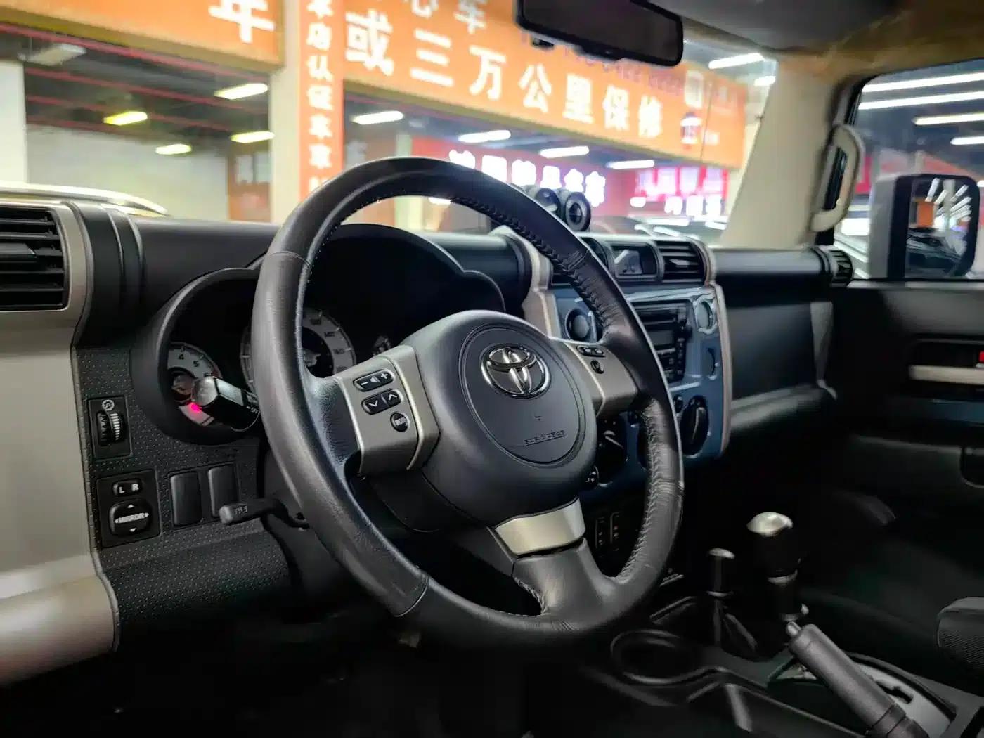 2018 FJ Cruiser 4.0L Automatic — миниатюра 5