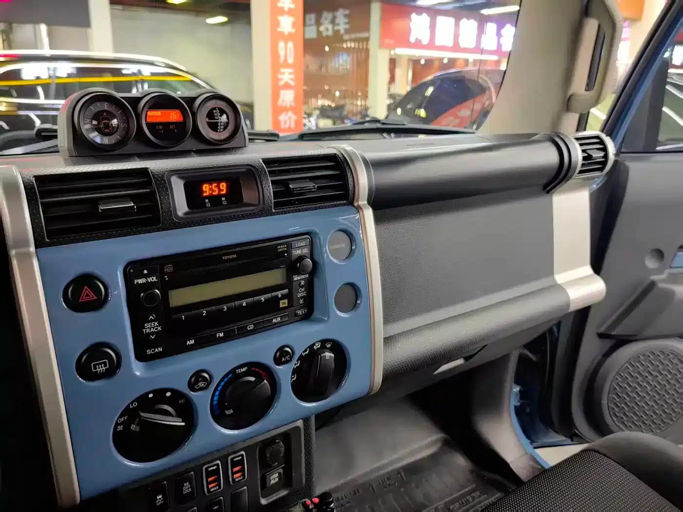 2018 FJ Cruiser 4.0L Automatic — миниатюра 6