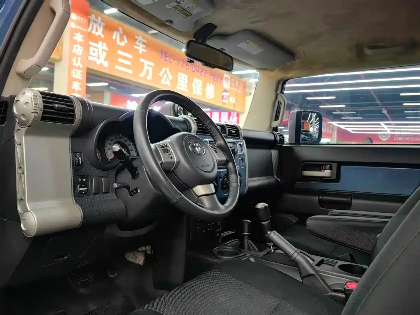 2018 FJ Cruiser 4.0L Automatic — миниатюра 10