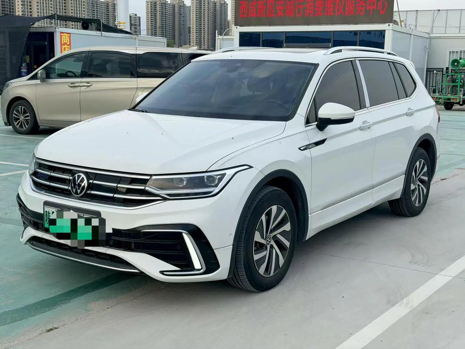 Tiguan L PHEV 2023 430PHEV Plug-in Hybrid Premium Edition — миниатюра 1