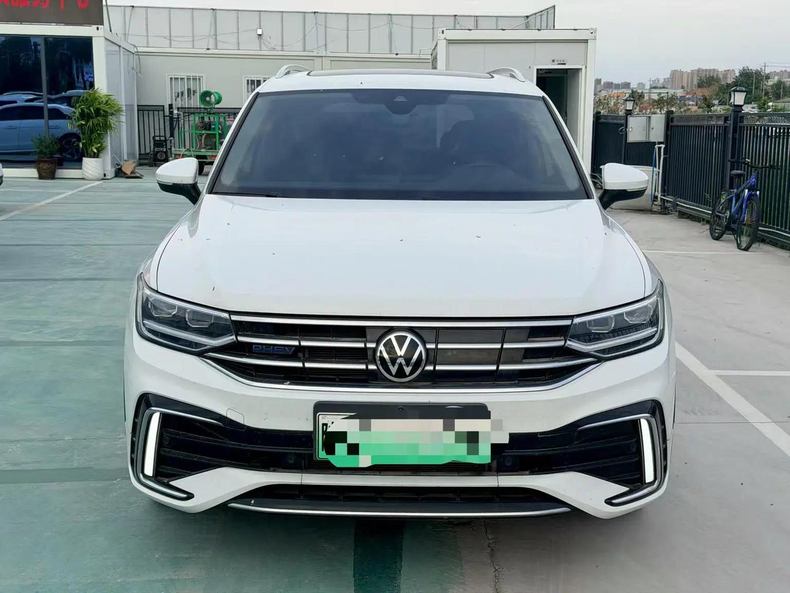 Tiguan L PHEV 2023 430PHEV Plug-in Hybrid Premium Edition — миниатюра 2