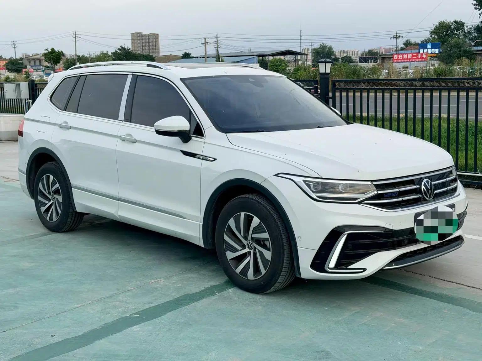 Tiguan L PHEV 2023 430PHEV Plug-in Hybrid Premium Edition — миниатюра 3
