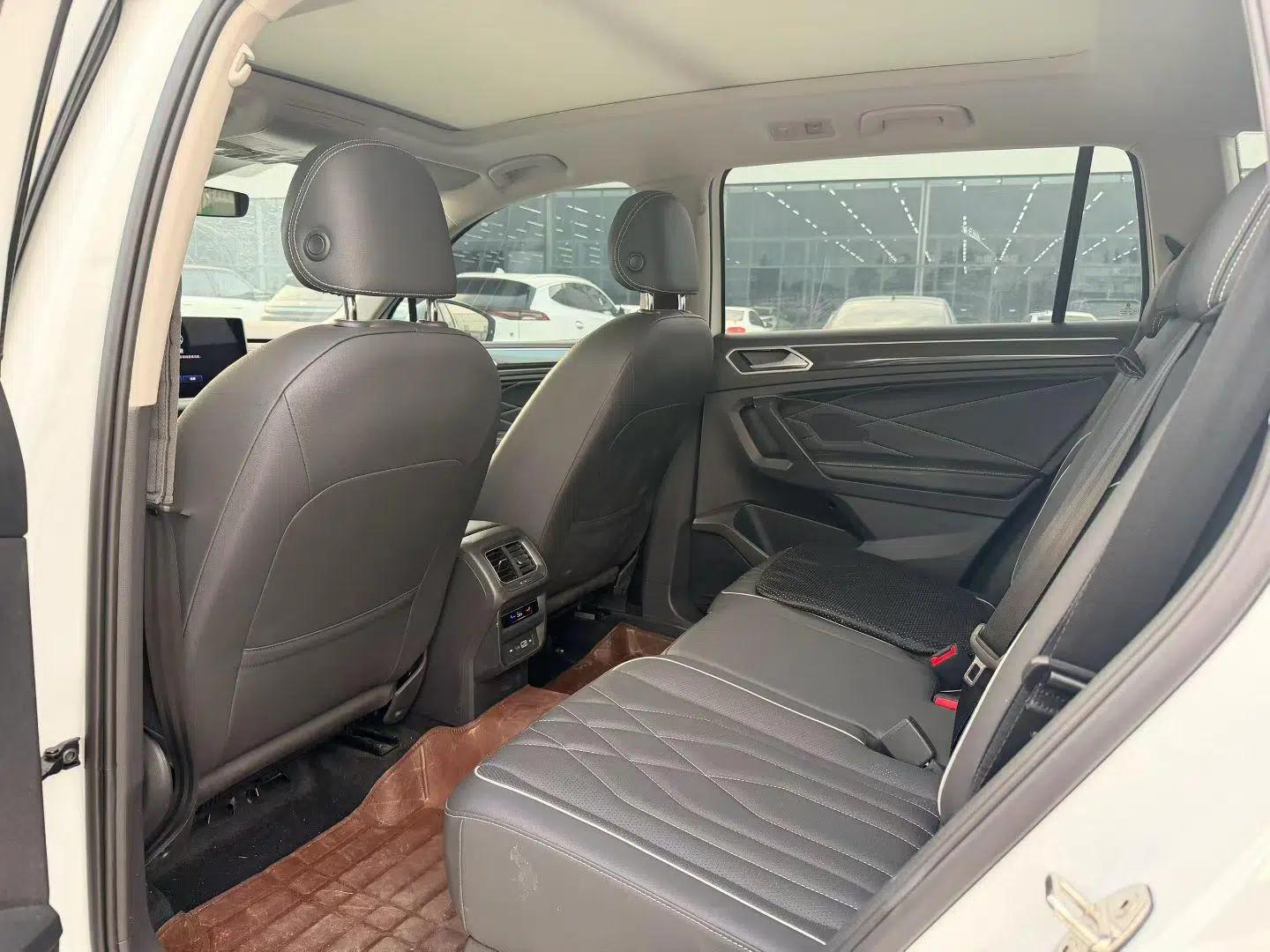 Tiguan L PHEV 2023 430PHEV Plug-in Hybrid Premium Edition — миниатюра 5