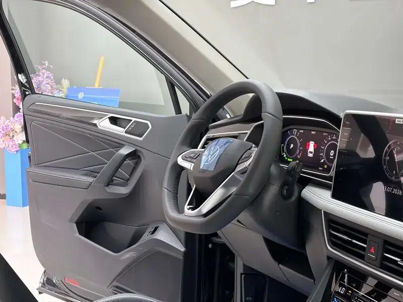 Tiguan L PHEV 2023 430PHEV Plug-in Hybrid Premium Edition — миниатюра 11