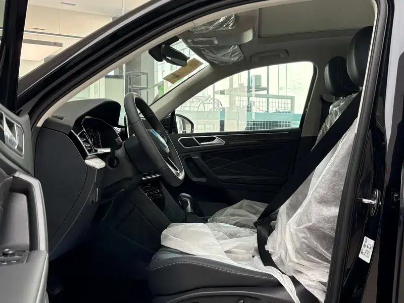 Tiguan L PHEV 2023 430PHEV Plug-in Hybrid Premium Edition — миниатюра 14