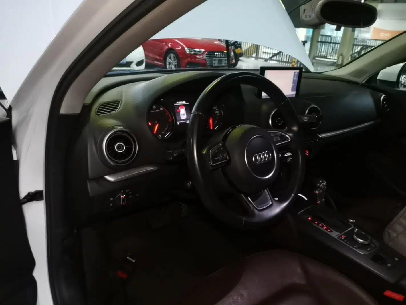 Audi A3 2015 Limousine 40 TFSI Automatic Comfort Model — миниатюра 12