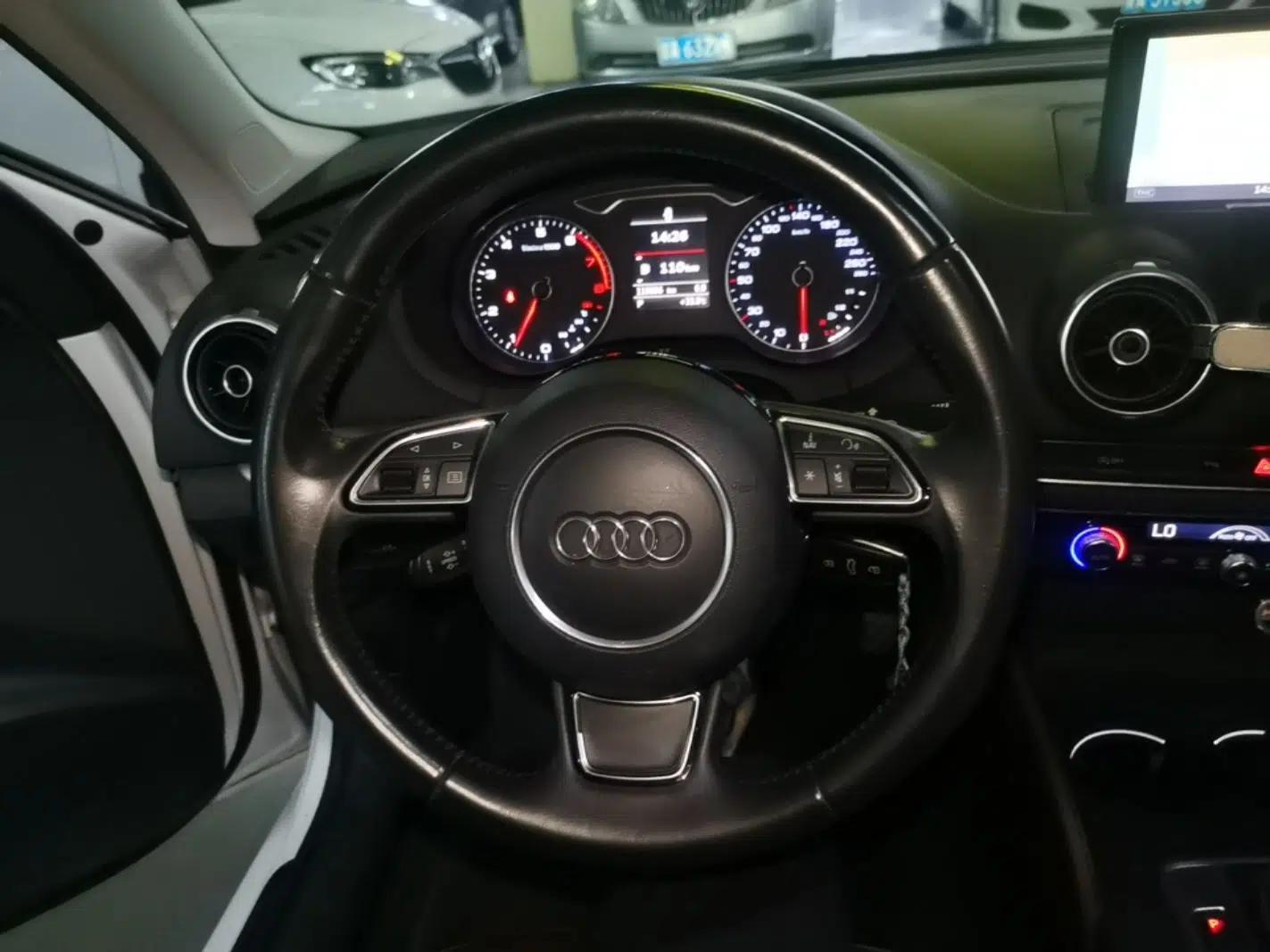 Audi A3 2015 Limousine 40 TFSI Automatic Comfort Model — миниатюра 13