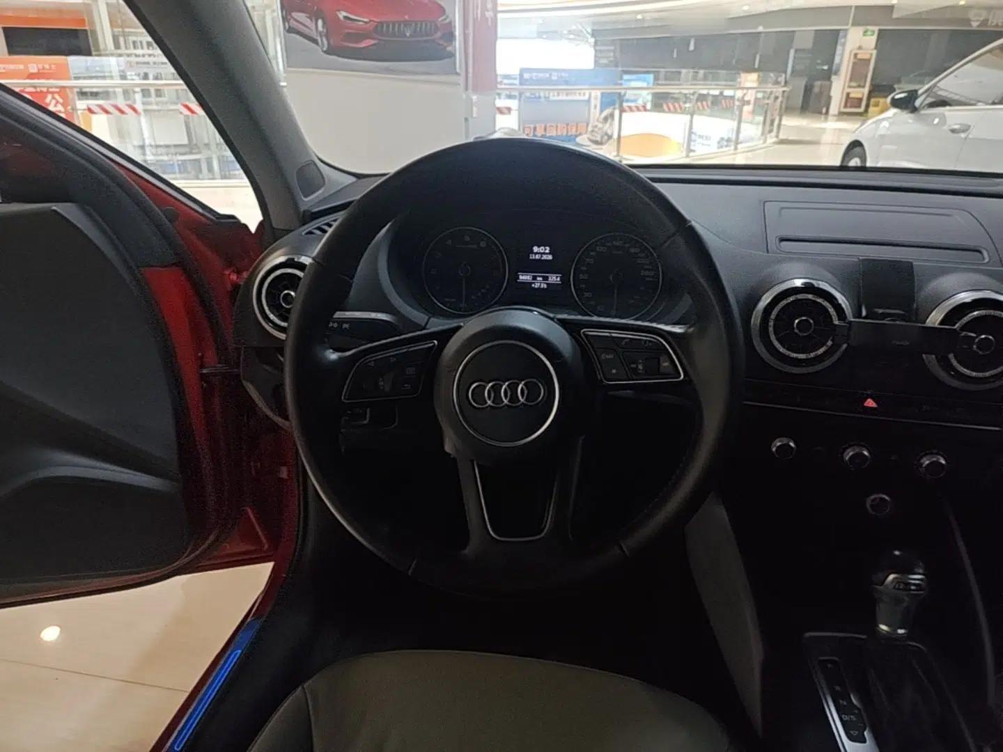 Audi A3 2018 30th Anniversary Edition Sportback 35 TFSI Fashion Model — миниатюра 13