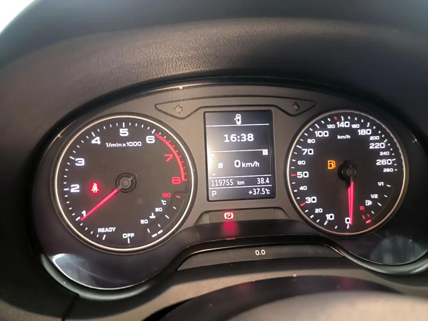 Audi A3 2015 Sportback 35 TFSI Millionth Anniversary Intelligent Leading Model — миниатюра 21