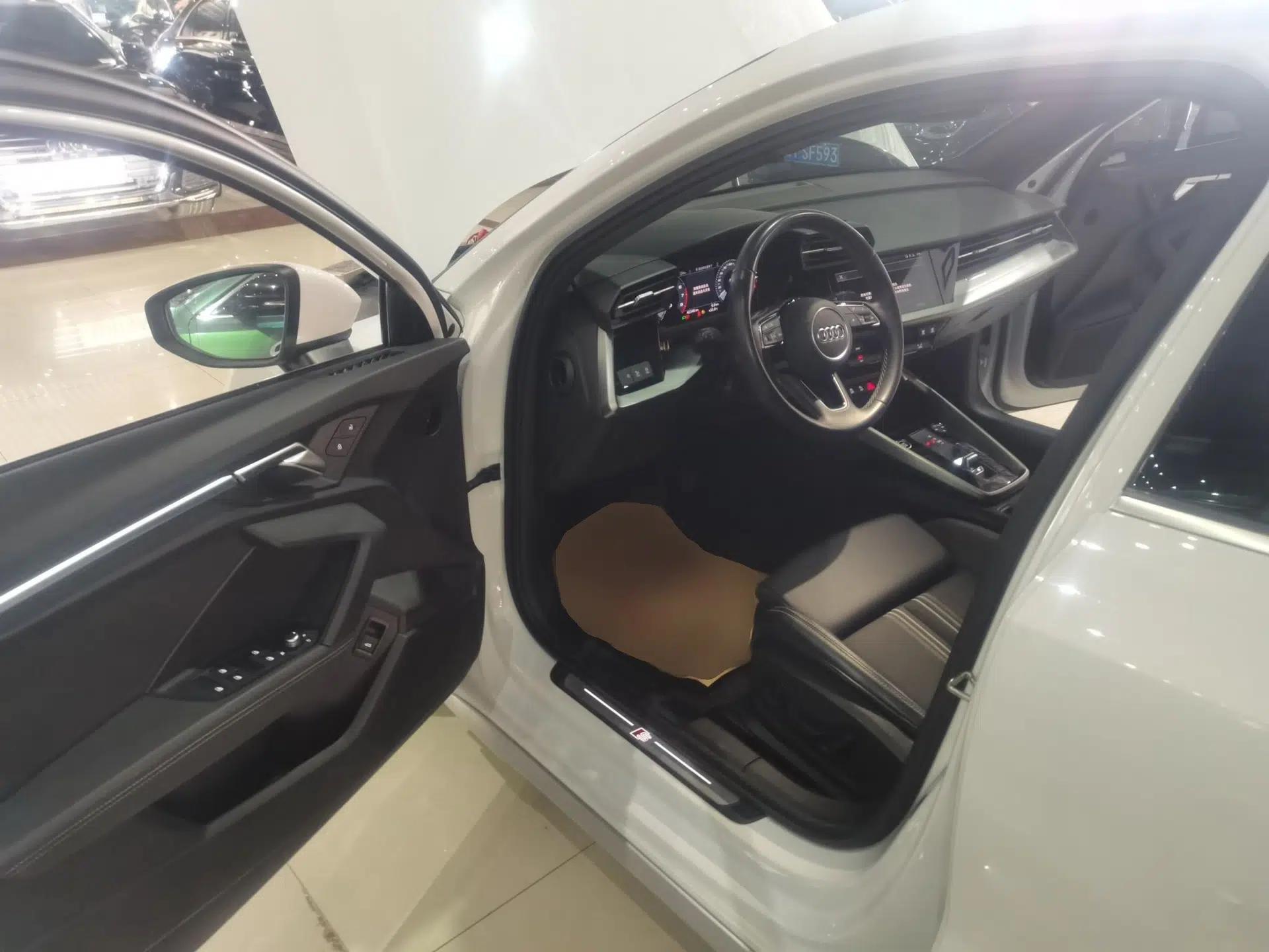 Audi A3 2022 Sportback 35 TFSI Fashionable Sports Model — миниатюра 16