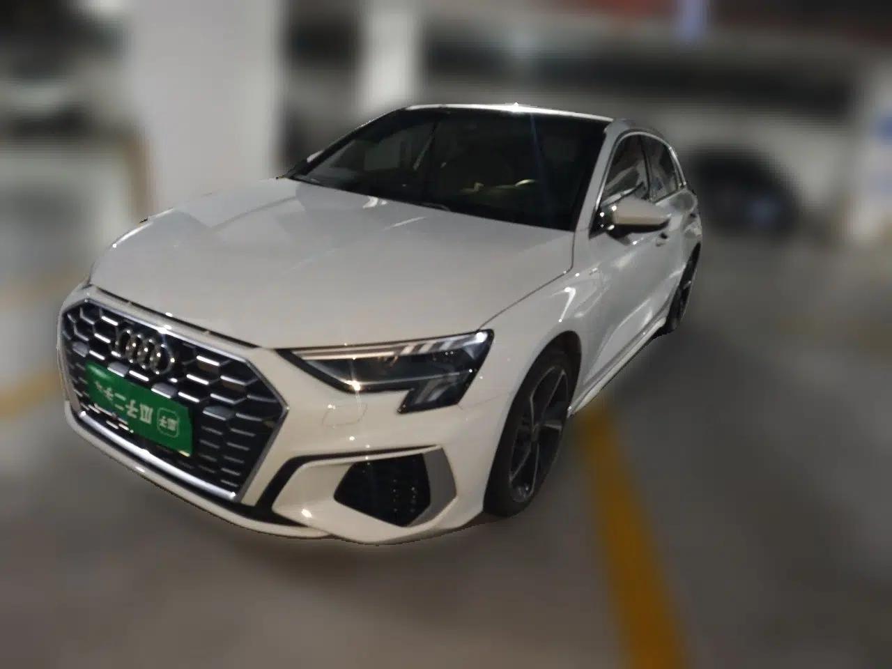 Audi A3 2023 Updated Sportback 35 TFSI Stylish Sports Type — миниатюра 1