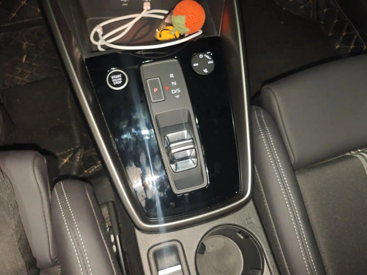 Audi A3 2023 Updated Sportback 35 TFSI Stylish Sports Type — миниатюра 11