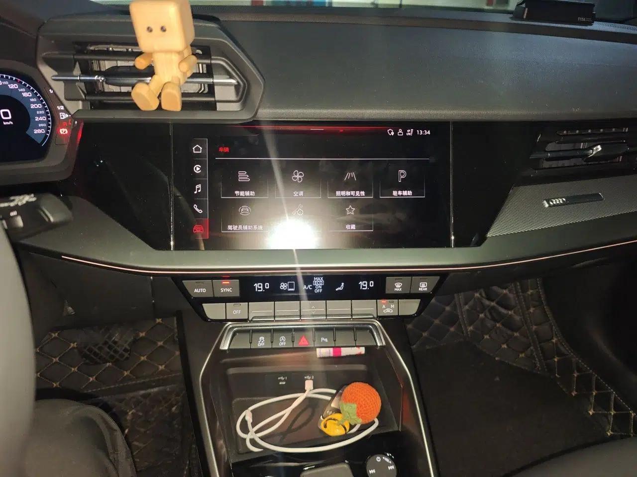 Audi A3 2023 Updated Sportback 35 TFSI Stylish Sports Type — миниатюра 10