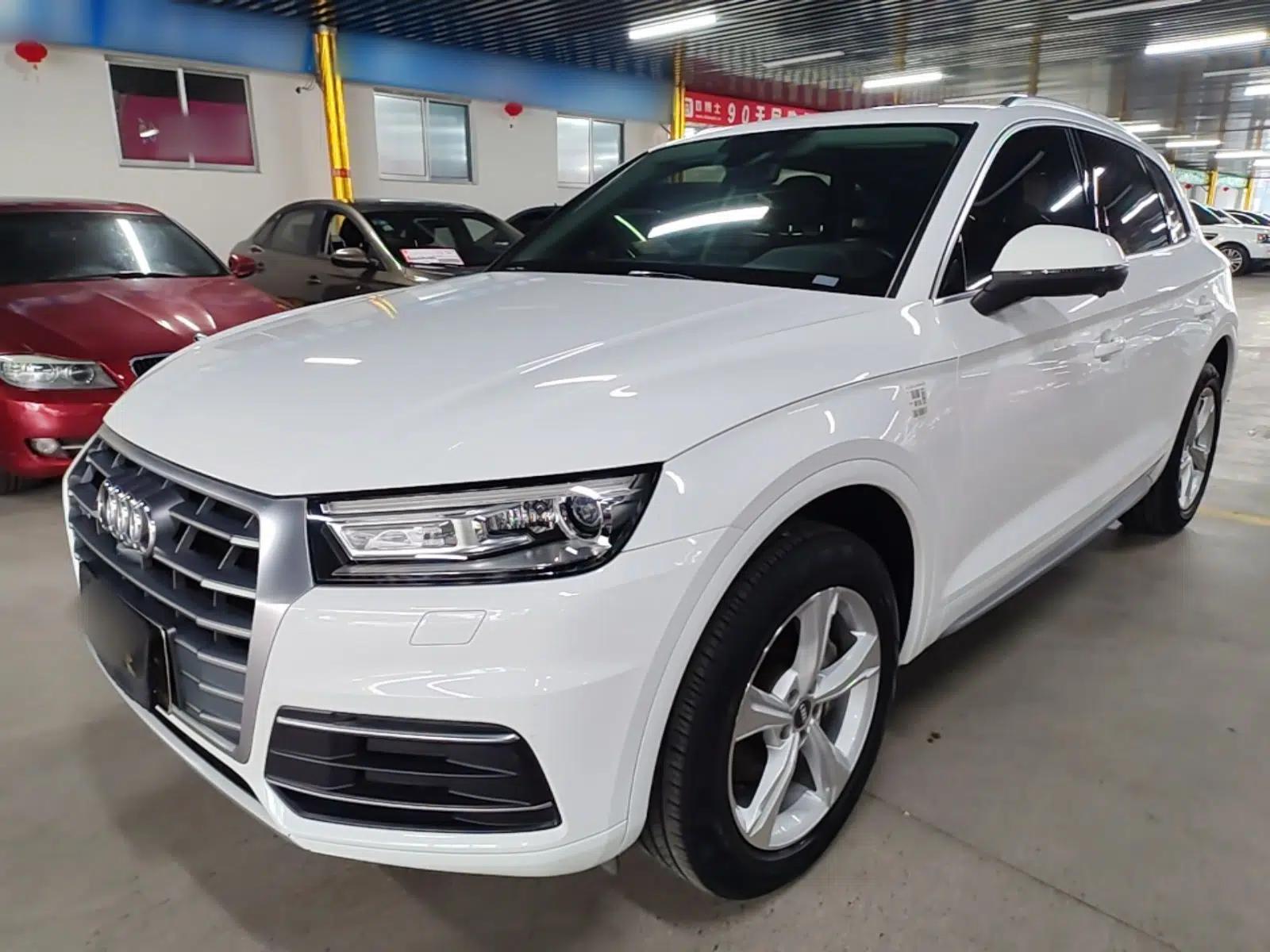 Audi Q5L 2018 40 TFSI Prestige Edition China V — миниатюра 1