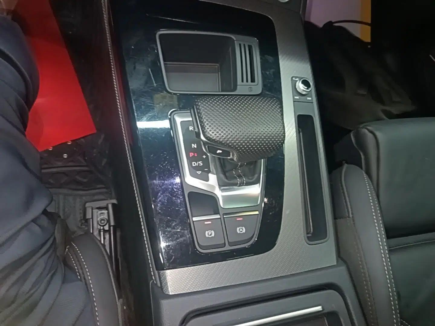 Audi Q5L 2024 45 TFSI Luxury Dynamic Model — миниатюра 21