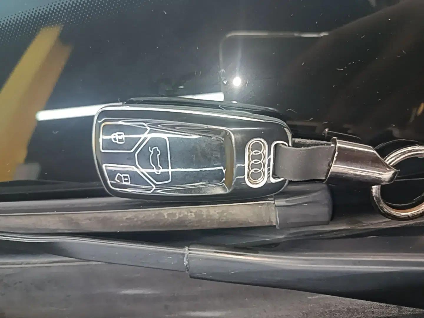 Audi Q5L 2024 45 TFSI Luxury Dynamic Model — миниатюра 28