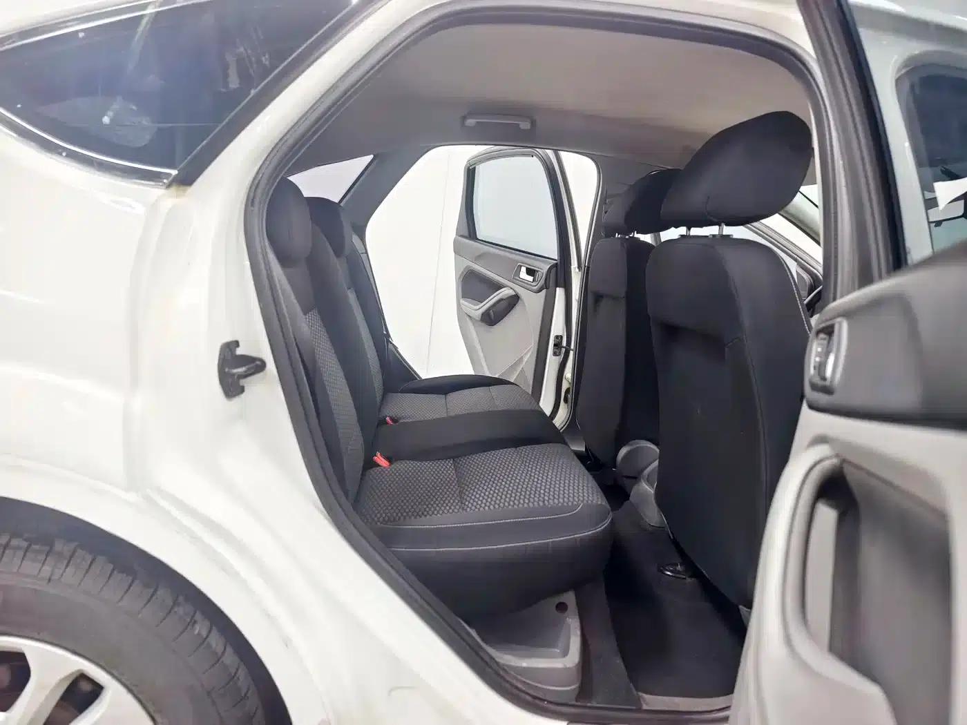 Ford Focus 2013 Hatchback Classic 1.8L Automatic Basic Model — миниатюра 15