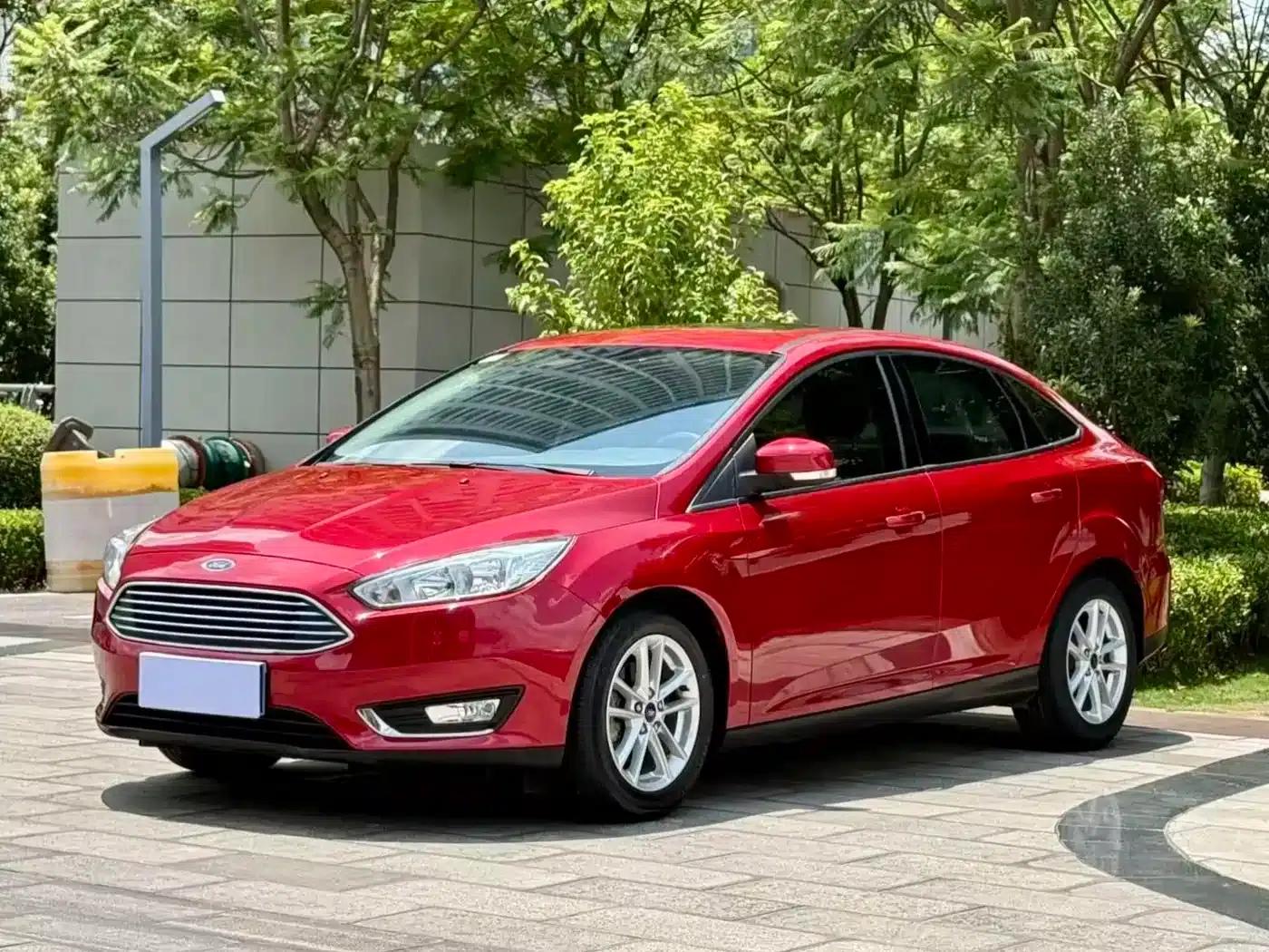 2015 Ford Focus Sedan EcoBoost 125 Automatic Super Sport Edition — миниатюра 1