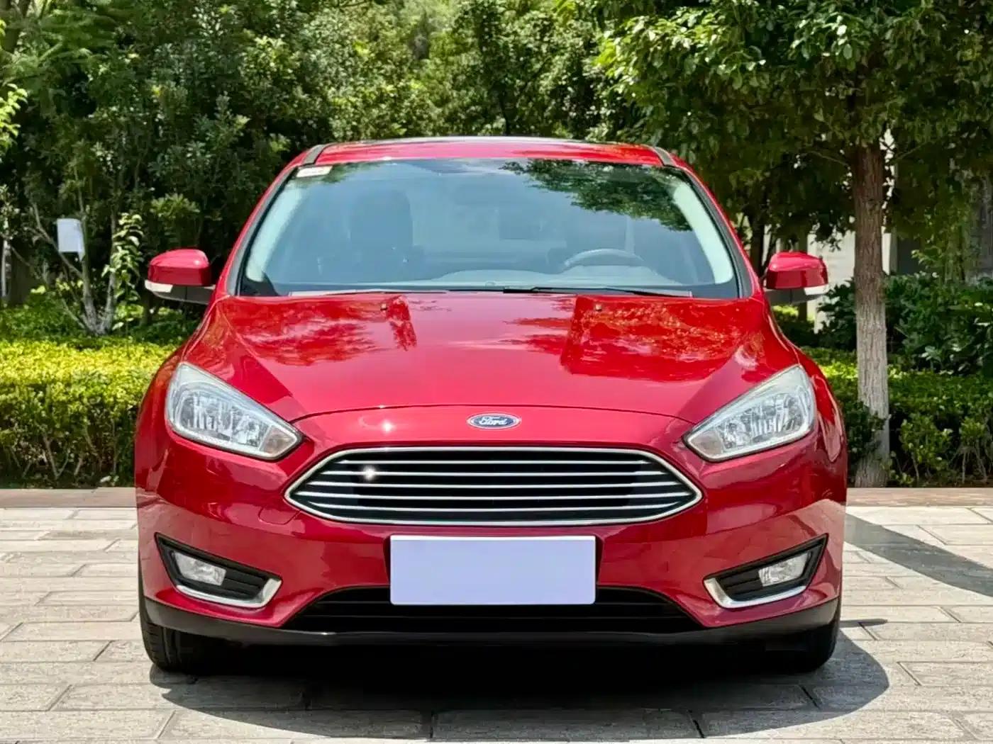2015 Ford Focus Sedan EcoBoost 125 Automatic Super Sport Edition — миниатюра 2