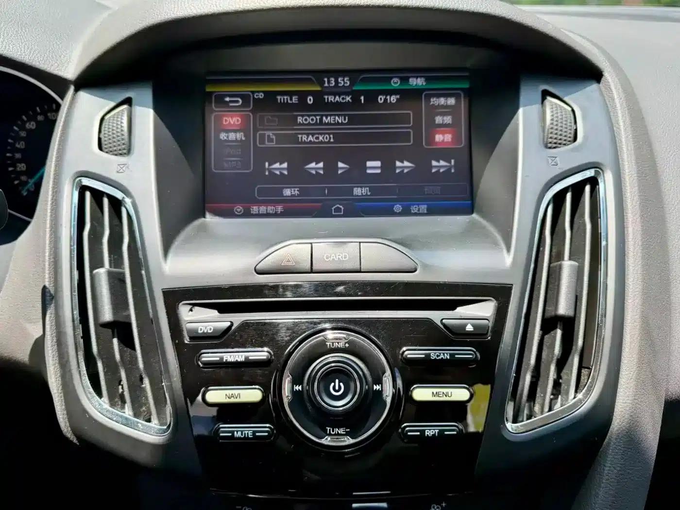 2015 Ford Focus Sedan EcoBoost 125 Automatic Super Sport Edition — миниатюра 11