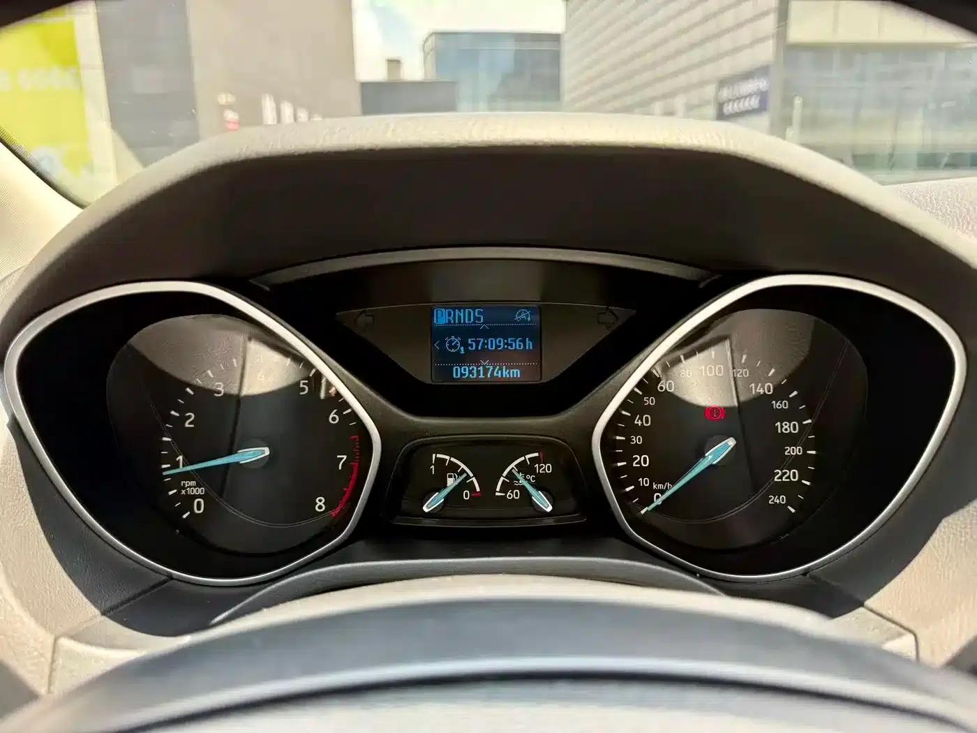 2015 Ford Focus Sedan EcoBoost 125 Automatic Super Sport Edition — миниатюра 12