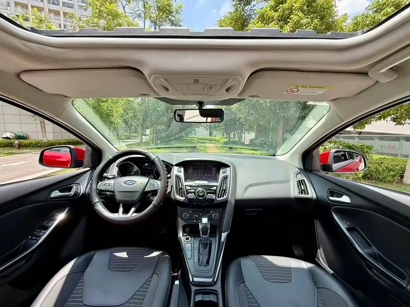 2015 Ford Focus Sedan EcoBoost 125 Automatic Super Sport Edition — миниатюра 4