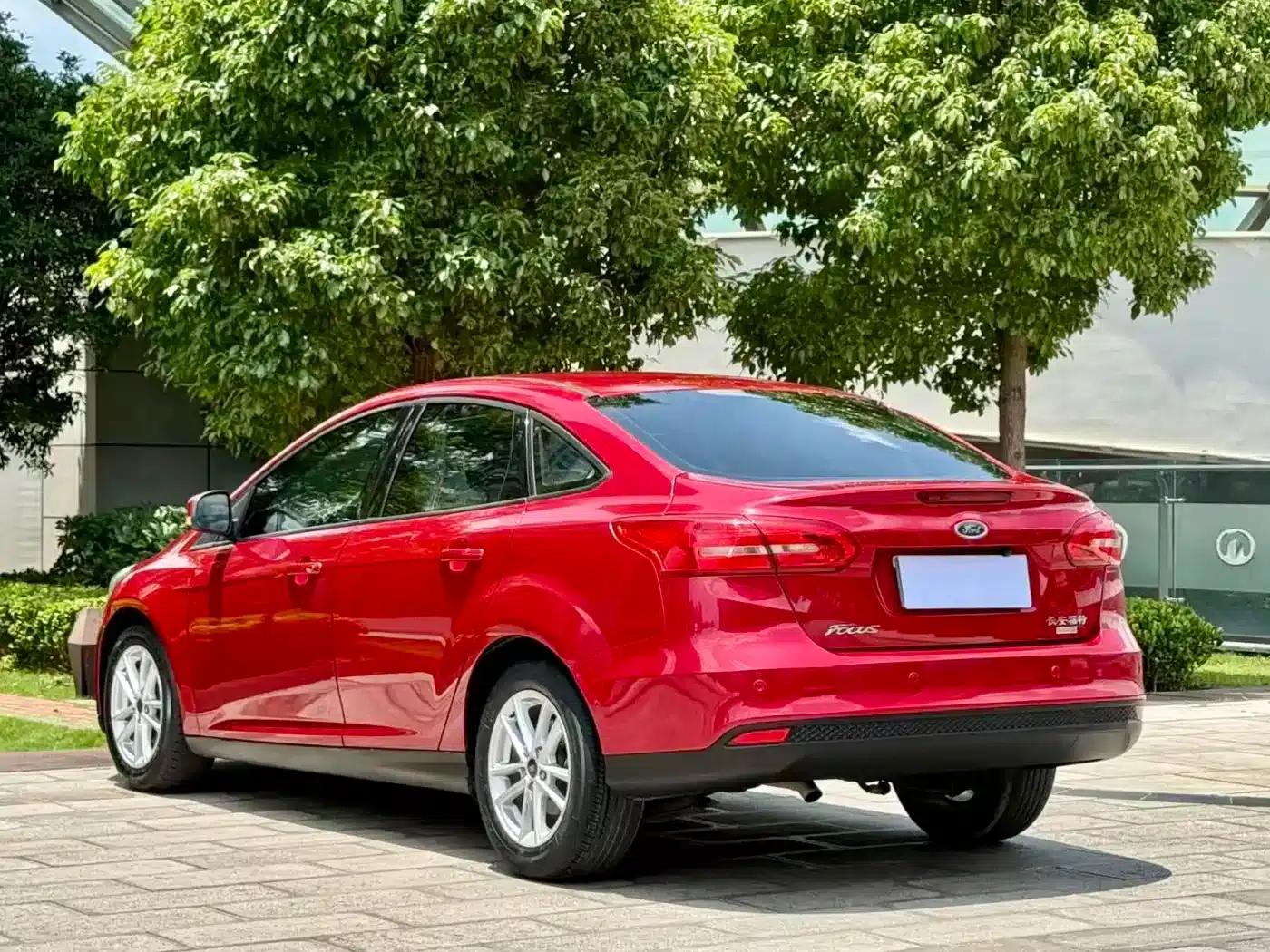2015 Ford Focus Sedan EcoBoost 125 Automatic Super Sport Edition — миниатюра 7
