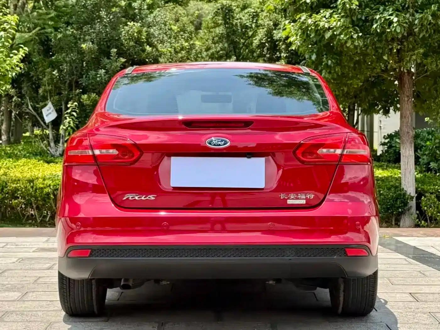 2015 Ford Focus Sedan EcoBoost 125 Automatic Super Sport Edition — миниатюра 8