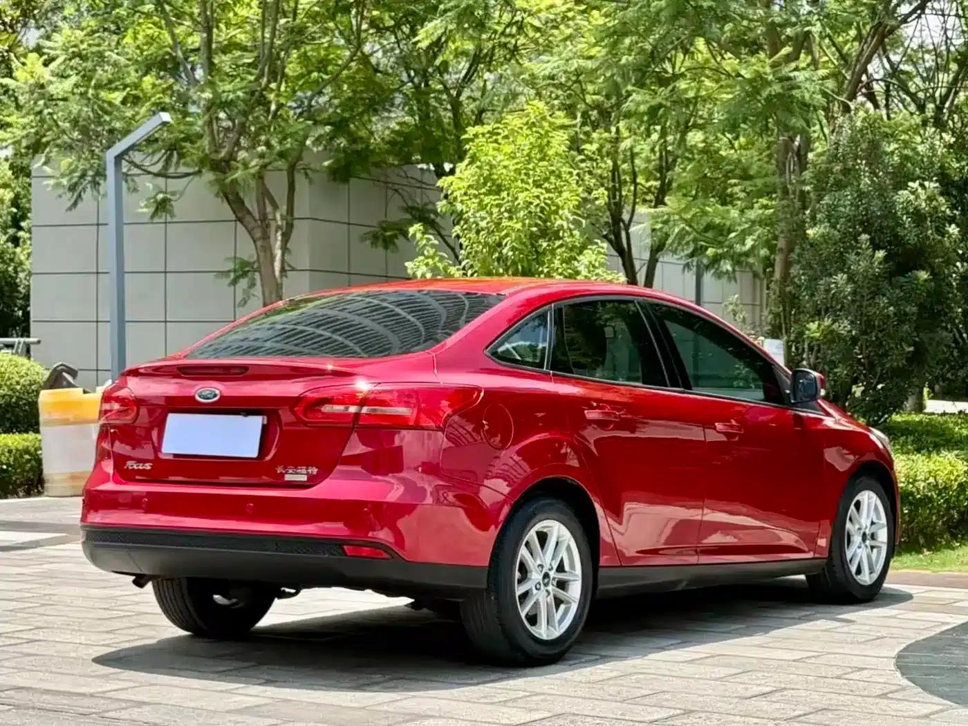 2015 Ford Focus Sedan EcoBoost 125 Automatic Super Sport Edition — миниатюра 9