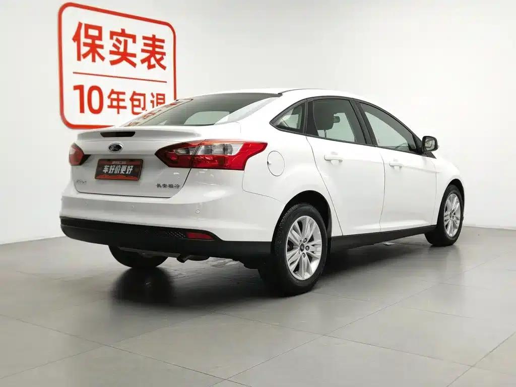 Ford Focus 2012 Sedan 1.6L Automatic Comfort — миниатюра 2