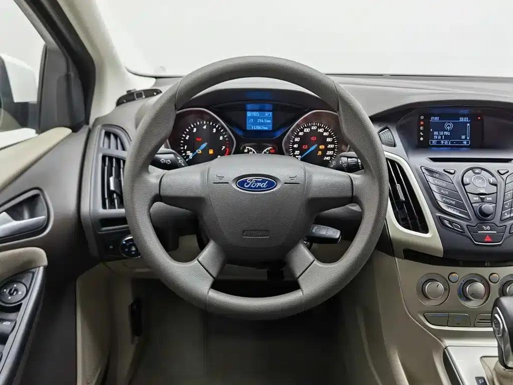 Ford Focus 2012 Sedan 1.6L Automatic Comfort — миниатюра 11