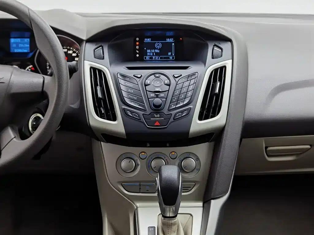 Ford Focus 2012 Sedan 1.6L Automatic Comfort — миниатюра 12