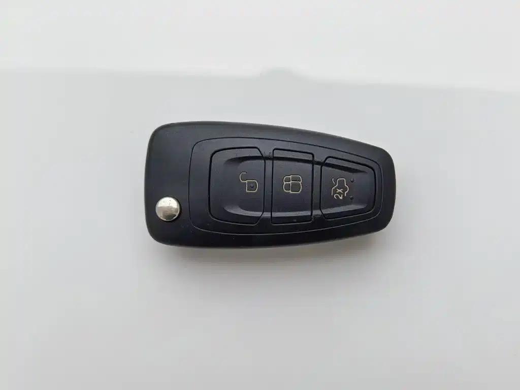 Ford Focus 2012 Sedan 1.6L Automatic Comfort — миниатюра 19