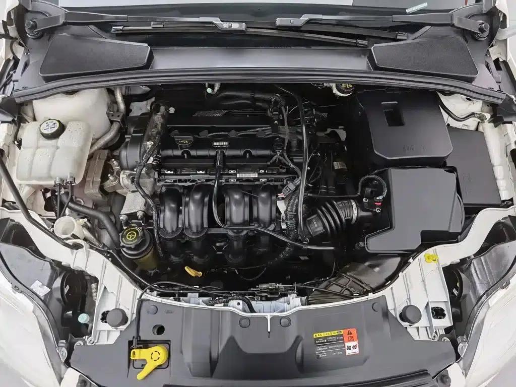 Ford Focus 2012 Sedan 1.6L Automatic Comfort — миниатюра 6