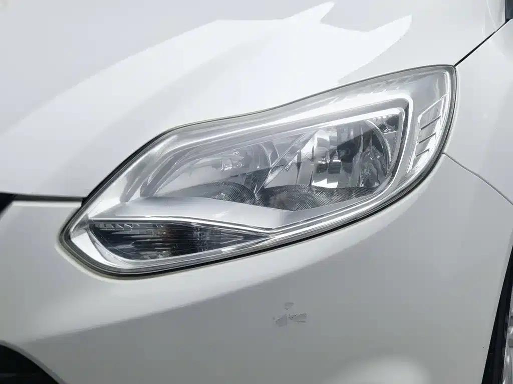 Ford Focus 2012 Sedan 1.6L Automatic Comfort — миниатюра 7