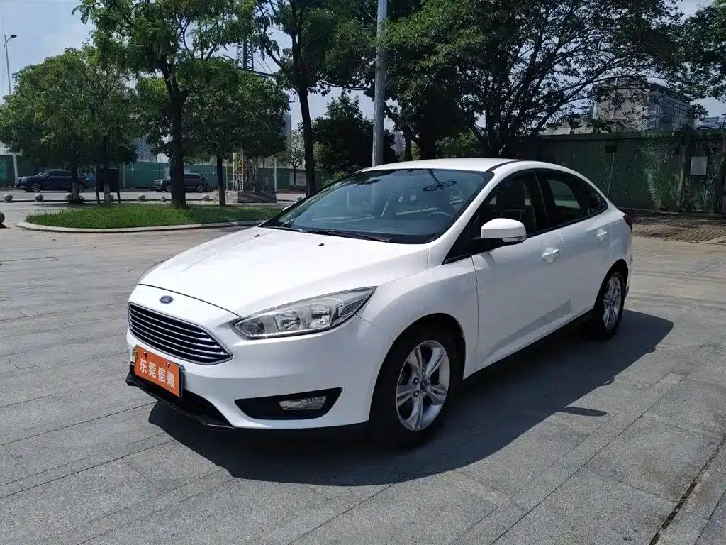 Ford Focus 2015 Sedan 1.6L Automatic Comfort — миниатюра 1