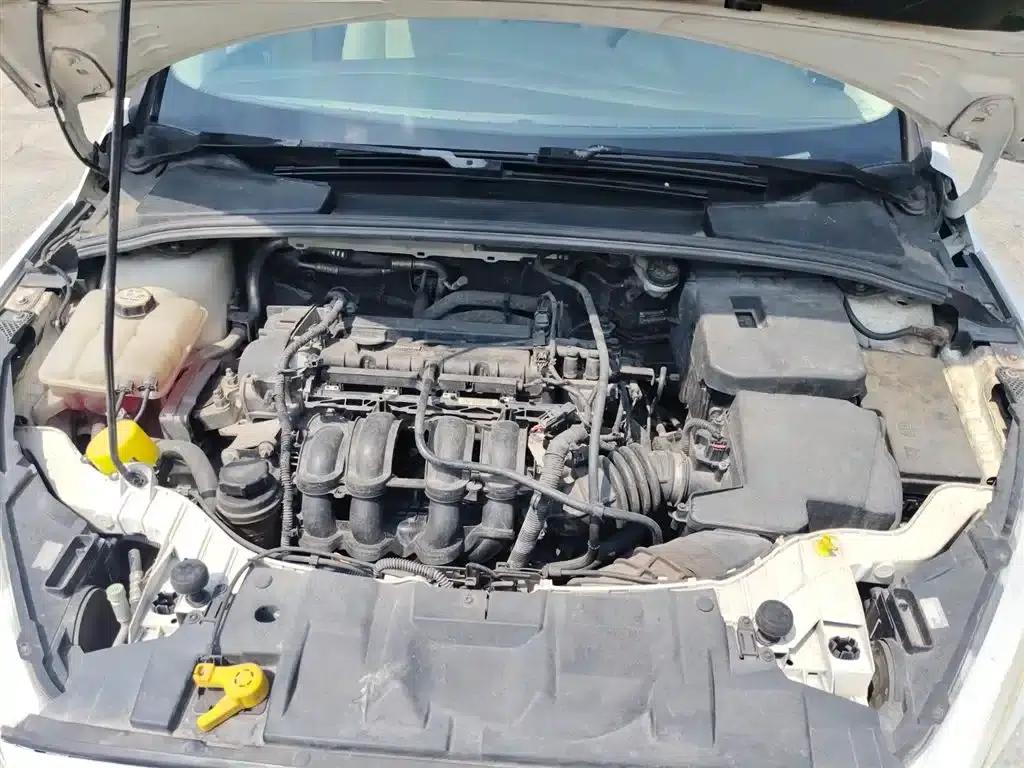 Ford Focus 2015 Sedan 1.6L Automatic Comfort — миниатюра 13