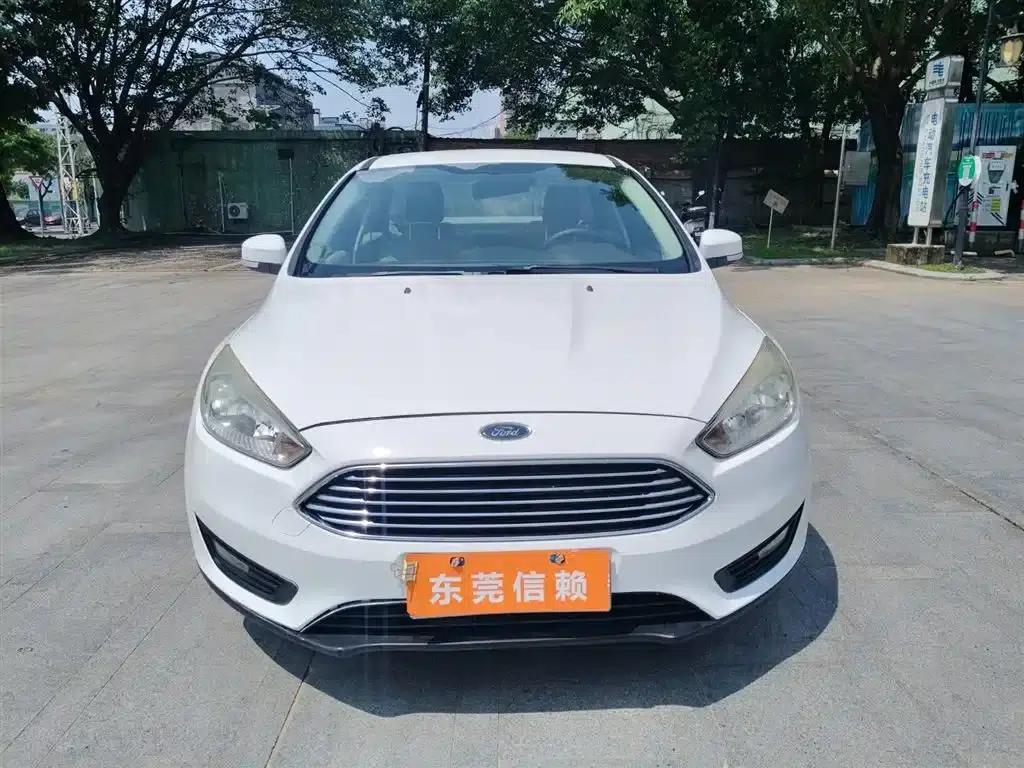 Ford Focus 2015 Sedan 1.6L Automatic Comfort — миниатюра 3
