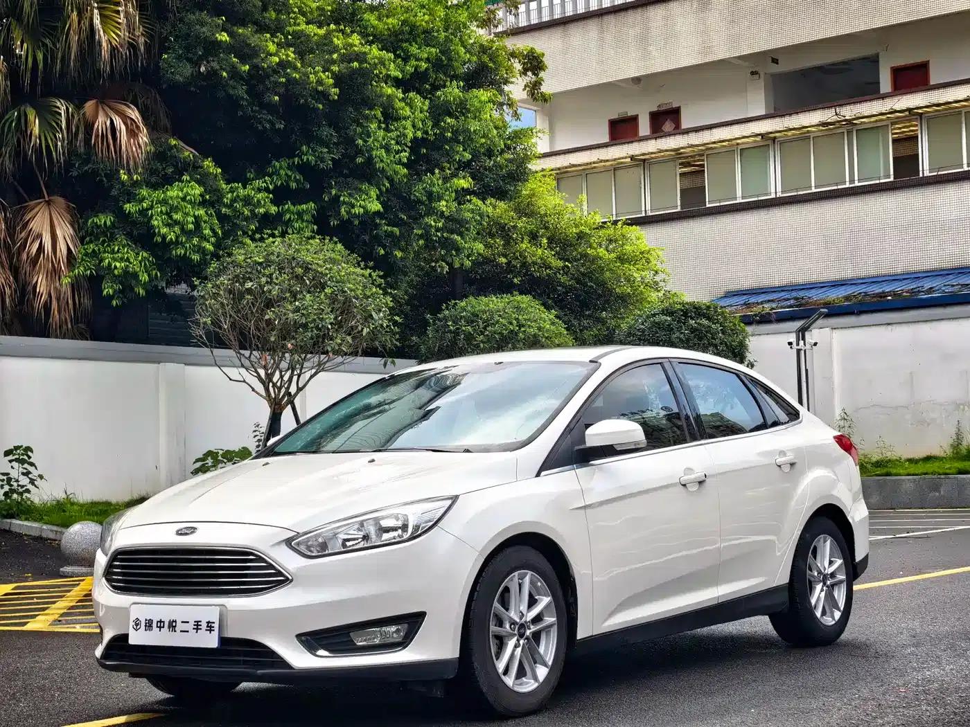 2015 Ford Focus Sedan EcoBoost 180 Automatic Elite — миниатюра 1
