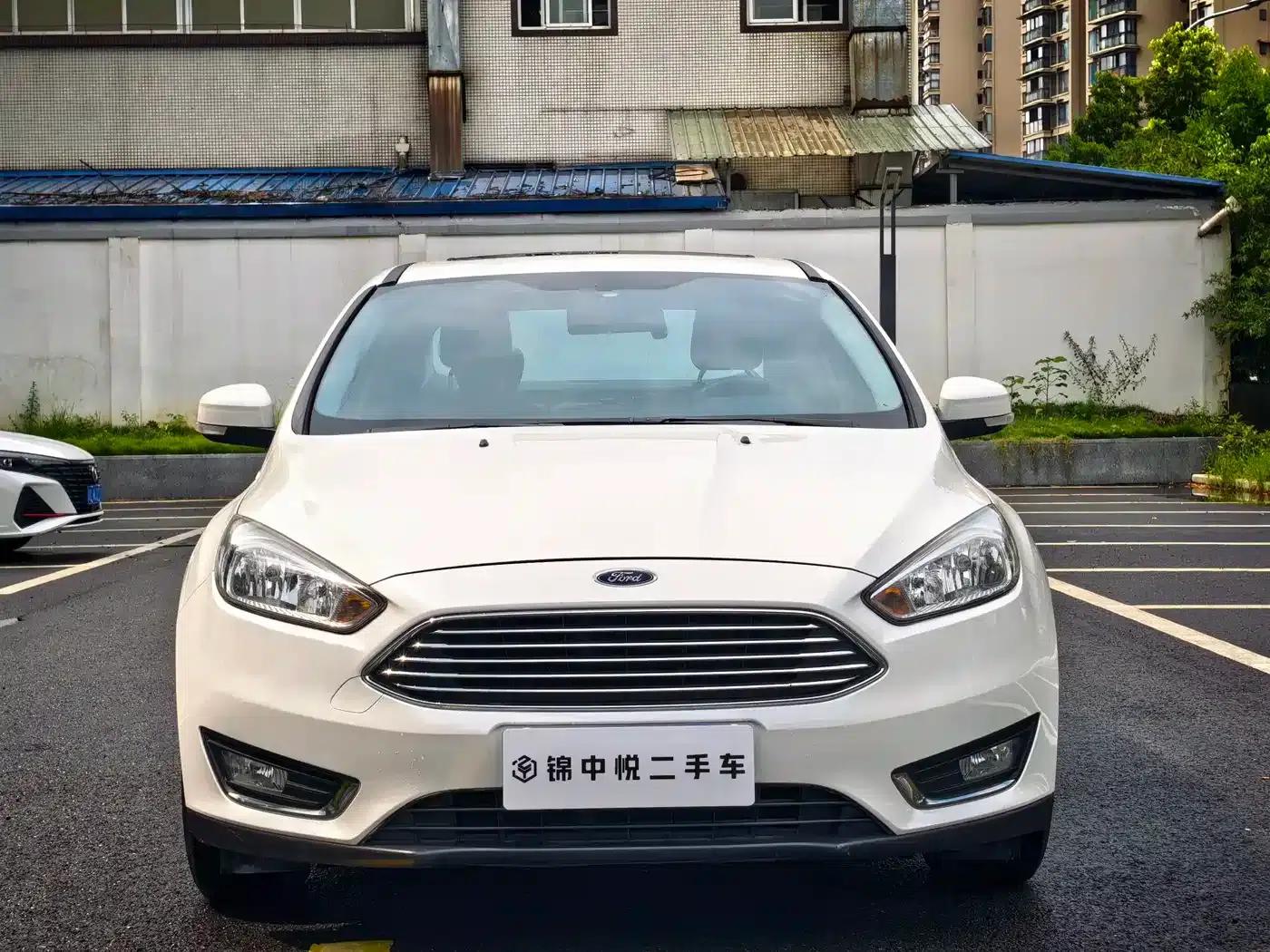 2015 Ford Focus Sedan EcoBoost 180 Automatic Elite — миниатюра 2
