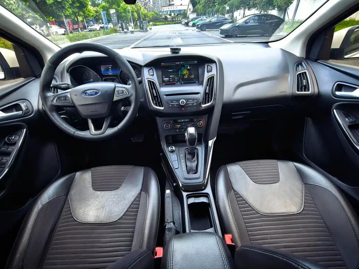 2015 Ford Focus Sedan EcoBoost 180 Automatic Elite — миниатюра 4