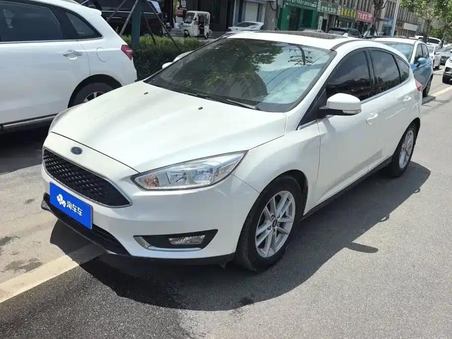 2017 Ford Focus Hatchback EcoBoost 180 Automatic Elite — миниатюра 1