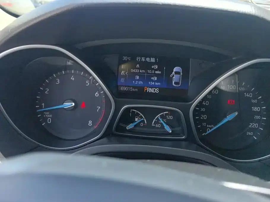 2017 Ford Focus Hatchback EcoBoost 180 Automatic Elite — миниатюра 14
